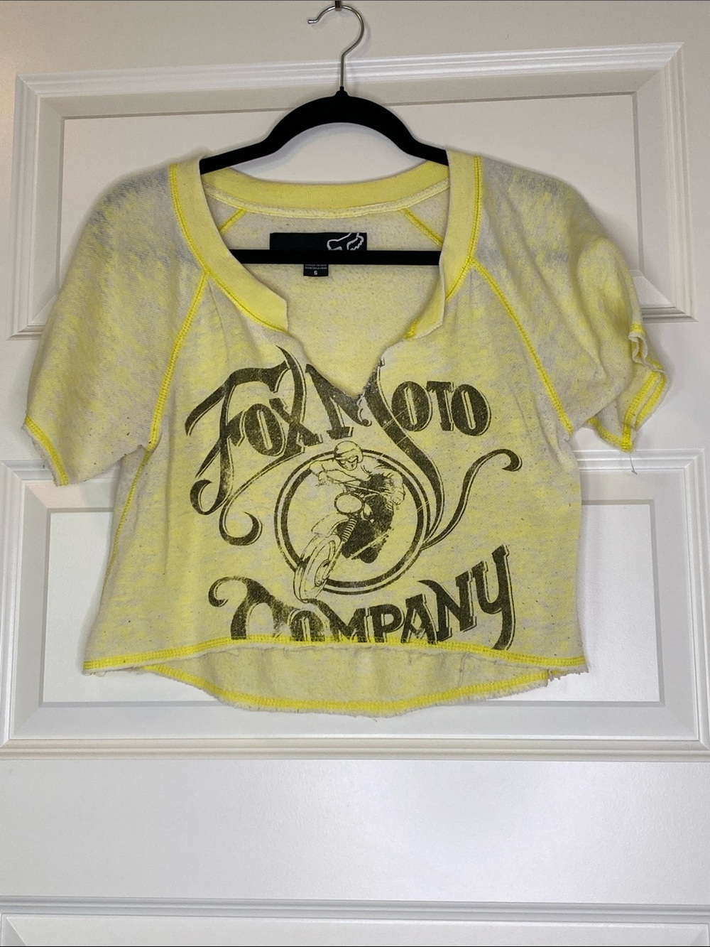 Rare Fox y2k Yellow Graphic Cropped Tee